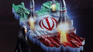 ملصق يصور الهجوم الإيراني على إسرائيل
