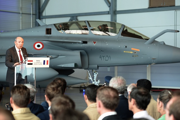 اشترت مصر من فرنسا 24 طائرة رافال بأكثر من 5 مليارات دولار (بوريس هورفات/ أ.ف.ب)
