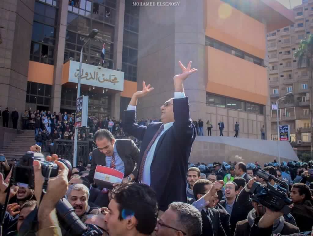 خالد علي أمام المحكمة الإدارية العليا