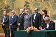 أثناء توقيع اتفاق المصالحة في بكين