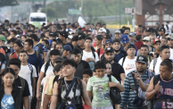 مهاجرون يتجهون نحو حدود الولايات المتحدة الأميركية