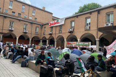 وقفة تضامنية مع غزة في جامعة بولونيا بإيطاليا
