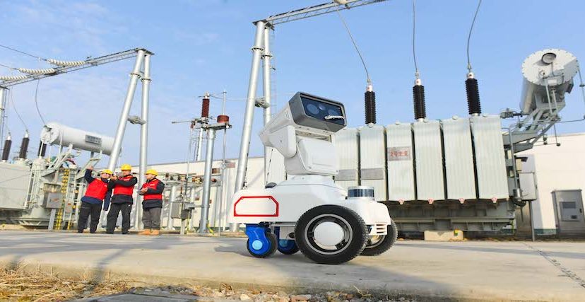 روبوت الفحص الذكي 5G مع موظفي التشغيل والصيانة في الصين