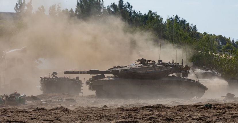 دبابات إسرائيلية قرب الحدود مع غزة