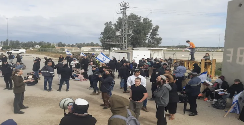 متظاهرون إسرائيليون أغلقوا معبر كرم أبو سالم 4 أيام ومنعوا دخول المساعدات الإنسانية إلى قطاع غزة