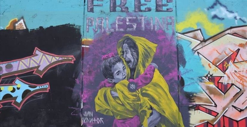 غرافيتي لامرأة غزية مذعورة في برشلونة