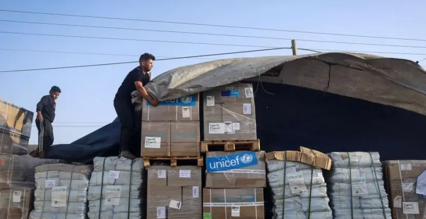 لم تنعكس الهدنة التكتيكية على دخول المساعدات الإنسانية إلى غزة (GETTY)