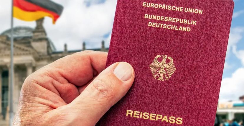 قدم قانون الجنسية الألماني الجديد تسهيلات رفضتها المعارضة واليمين المتطرف (منصة إكس)