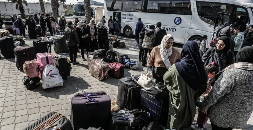 يدفع الفلسطينيون مبالغ كبيرة للخروج من قطاع غزة (GETTY)