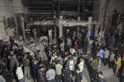 منزل عائلة أبو الهنود الذي قصفته طائرات الاحتلال موقعةً مجزرة مروعة