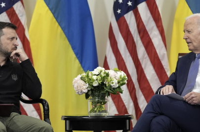 الرئيس الأميركي جو بايدن والأوكراني فولوديمير زيلنسكي